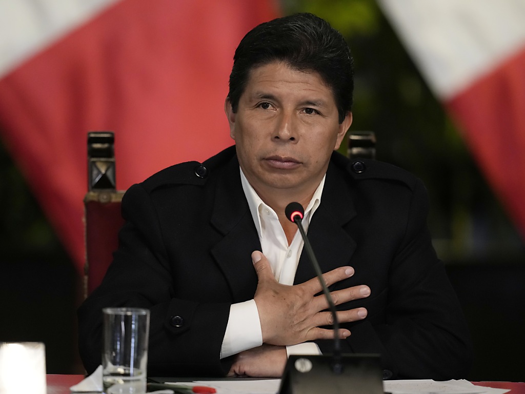 Photo of Perú.  Depuesto y arrestado presidente Pedro Castillo, se profundiza la crisis política