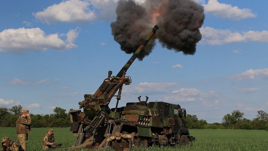 Doublement de la production de canons CAESAR : Macron accélère la cadence militariste
