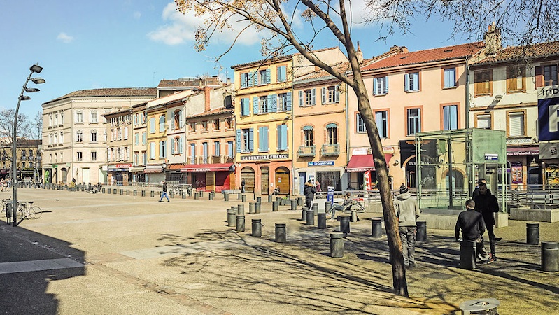 Le maire de Toulouse veut faire la guerre aux « immigrés clandestins » d'Arnaud Bernard