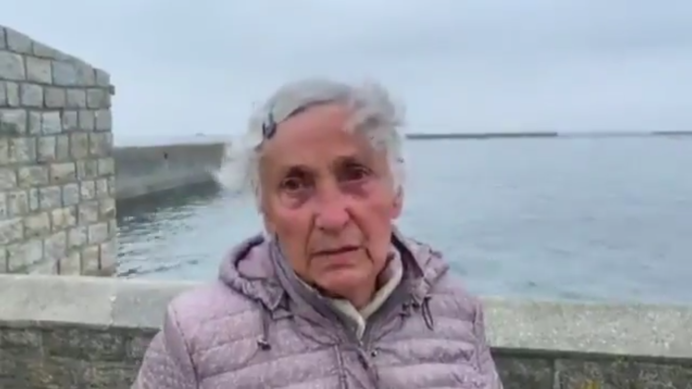 VIDEO. Les gendarmes mettent 135€ d'amende à Joëlle, retraitée, verbalisée en face de chez elle
