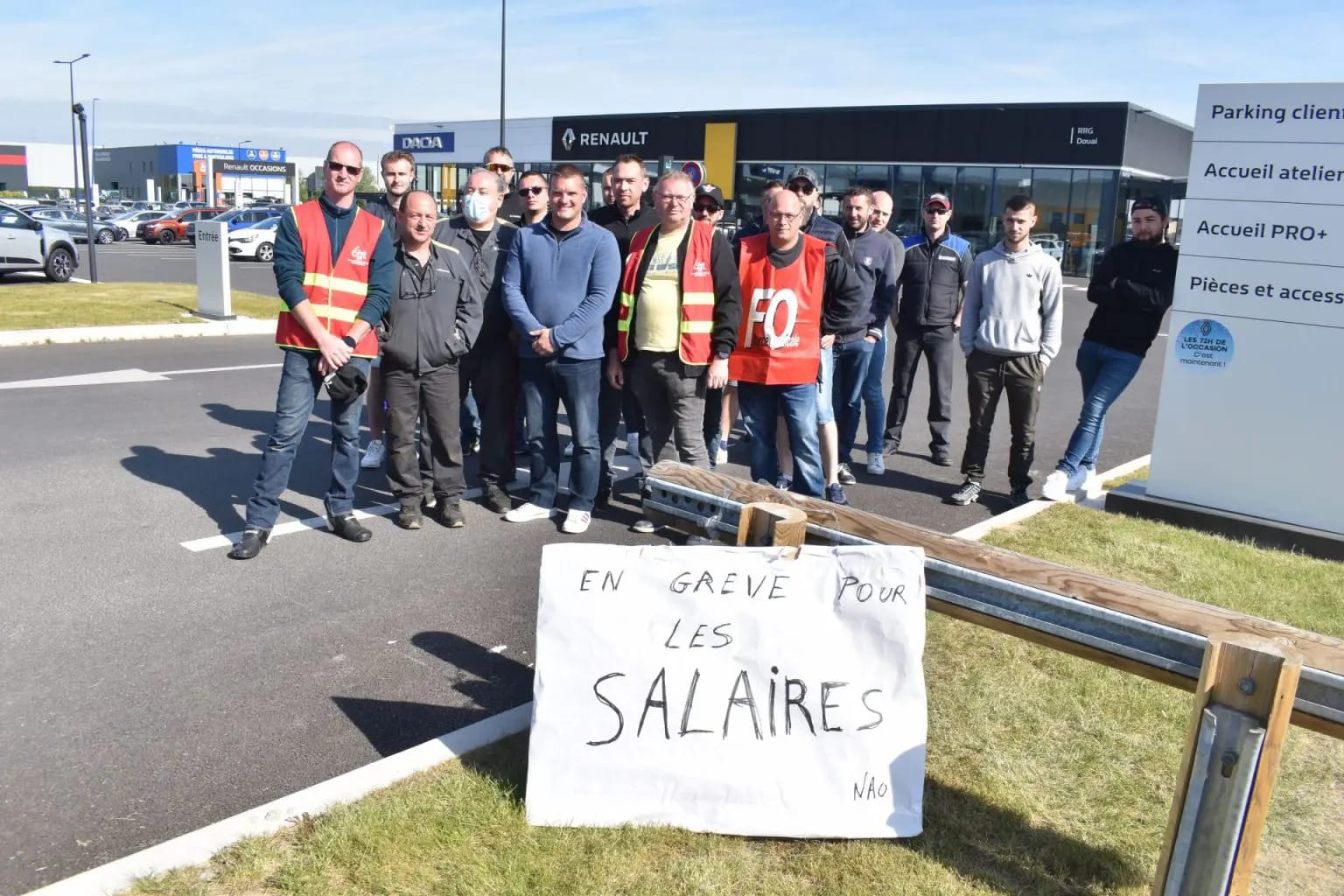 Garage Renault de Dechy. Les travailleurs en grève pour une augmentation de salaire ! 