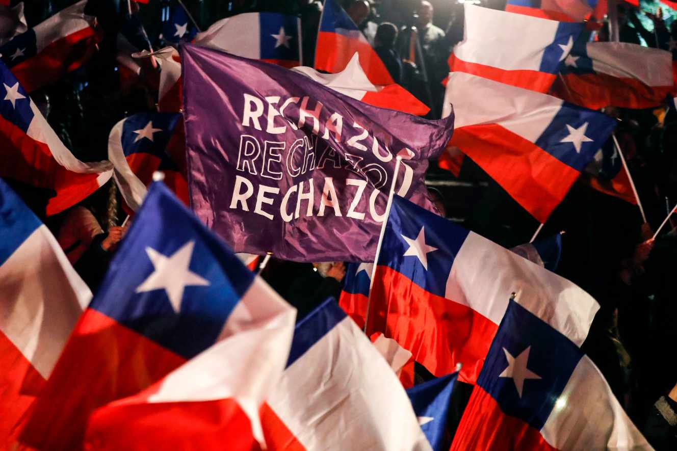 Référendum constitutionnel au Chili : le « non » l'emporte et la droite sort renforcée