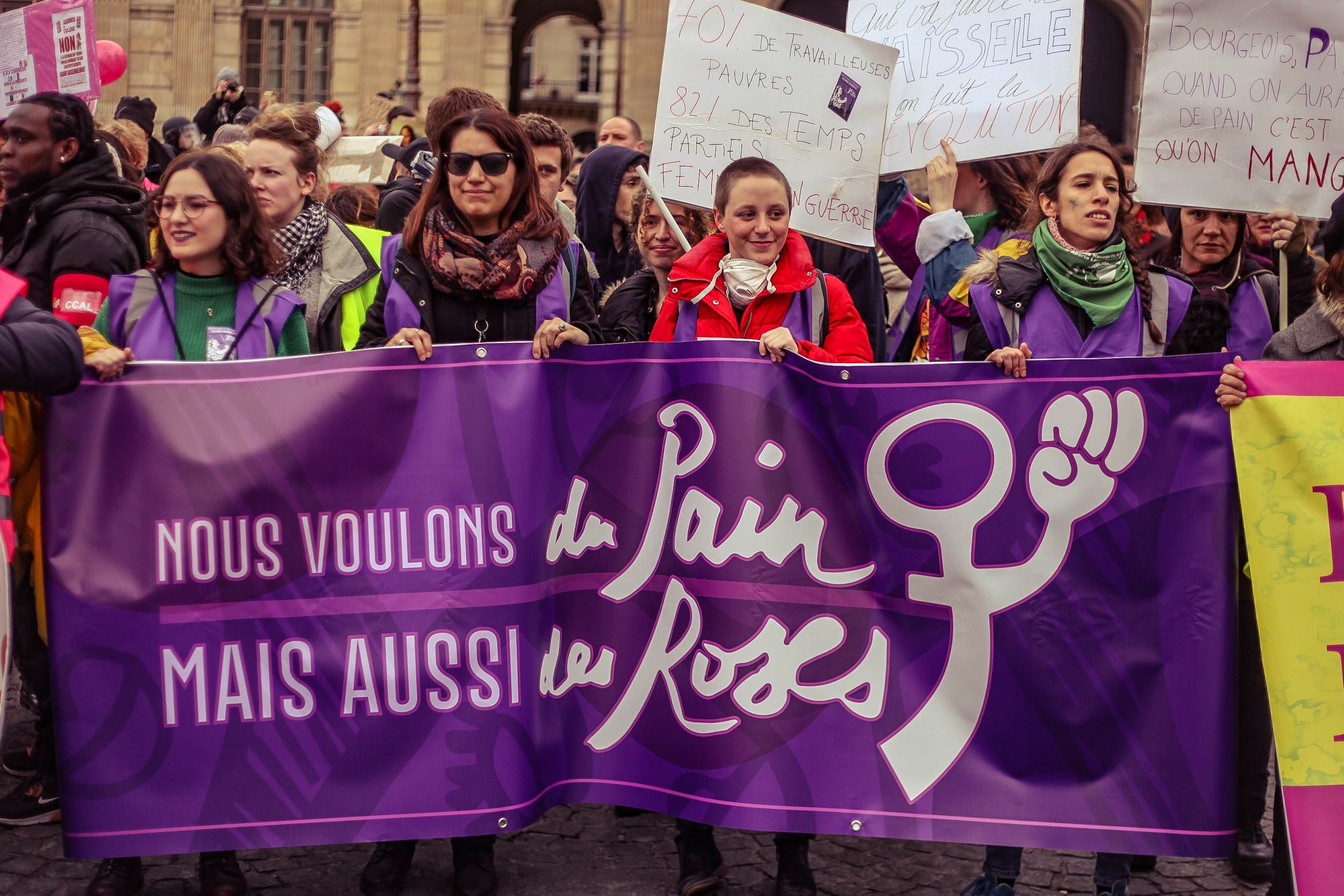 8 mars : rejoins les cortèges Du Pain et Des Roses partout en France !