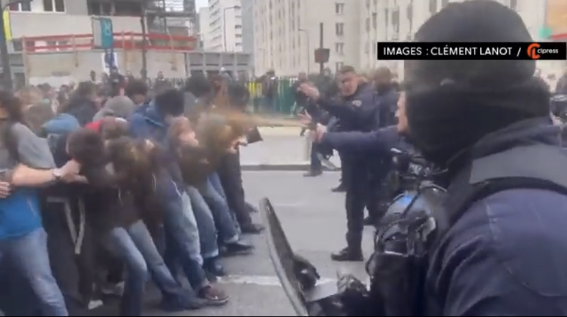 La police réprime la convergence entre étudiants et éboueurs : au moins 5 interpellés à Paris, solidarité !
