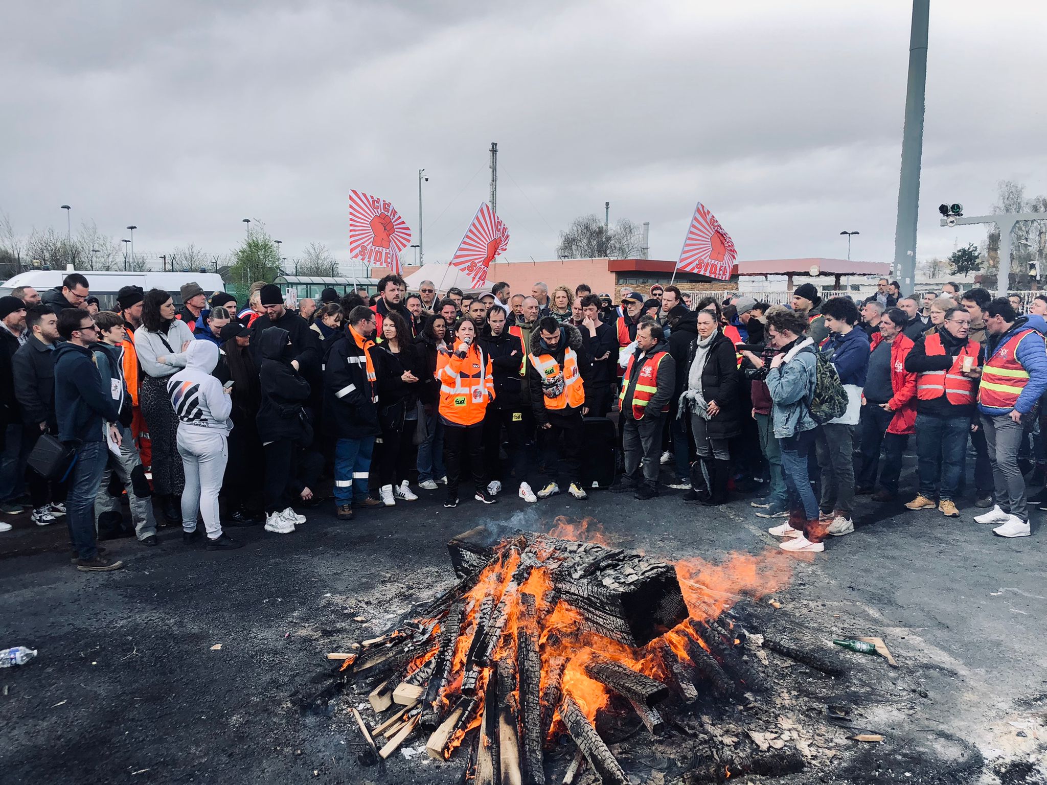 Raffinerie de Normandie : énorme démonstration de solidarité face aux réquisitions