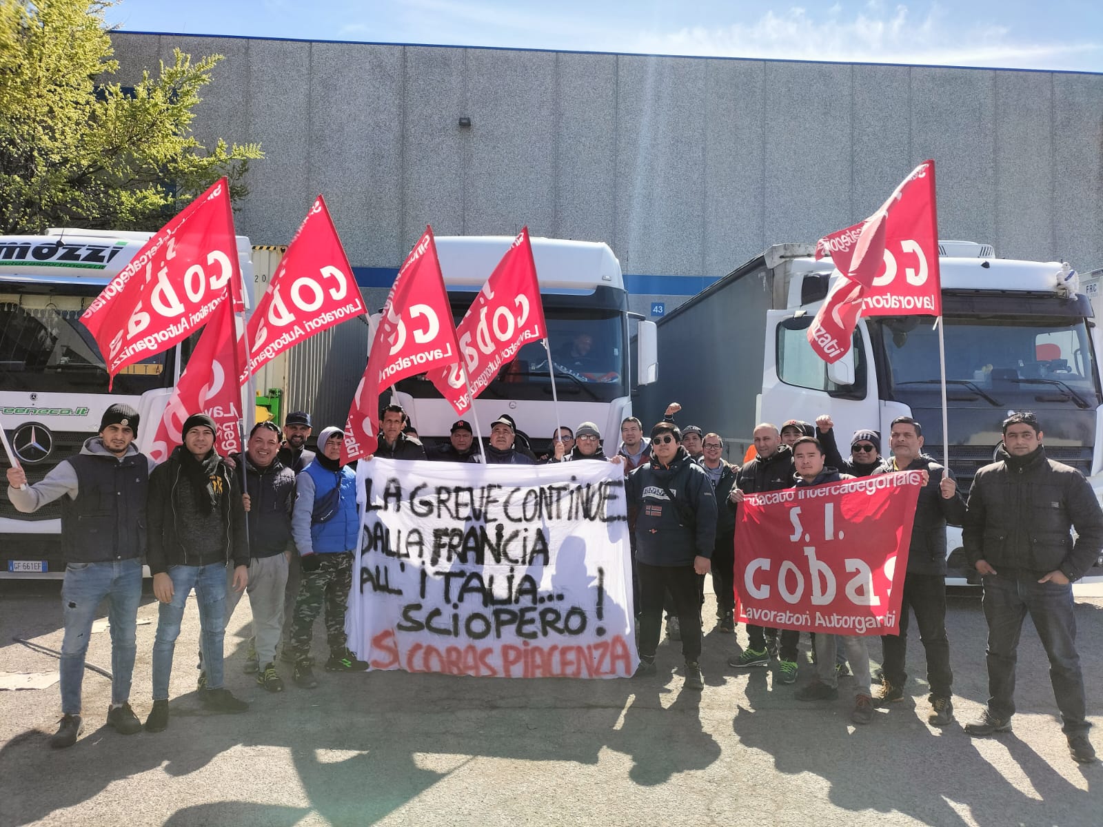 I lavoratori di Chicopas escono in solidarietà con le proteste in Francia