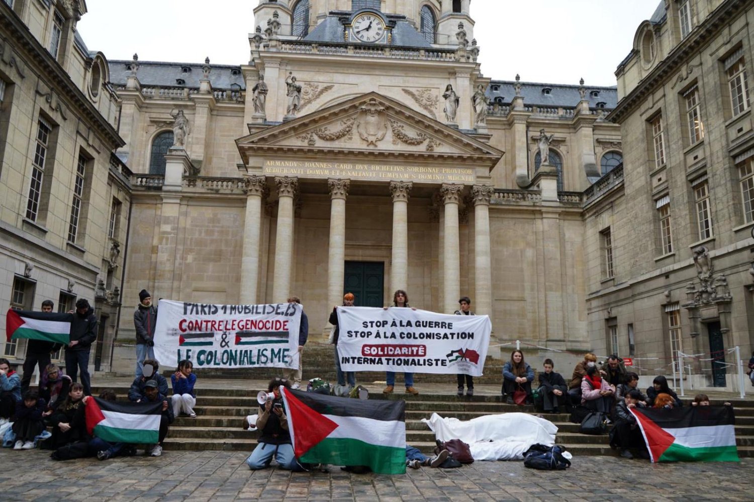 Palestine : un sit-in dans la cour de la Sorbonne en solidarité avec les victimes du génocide