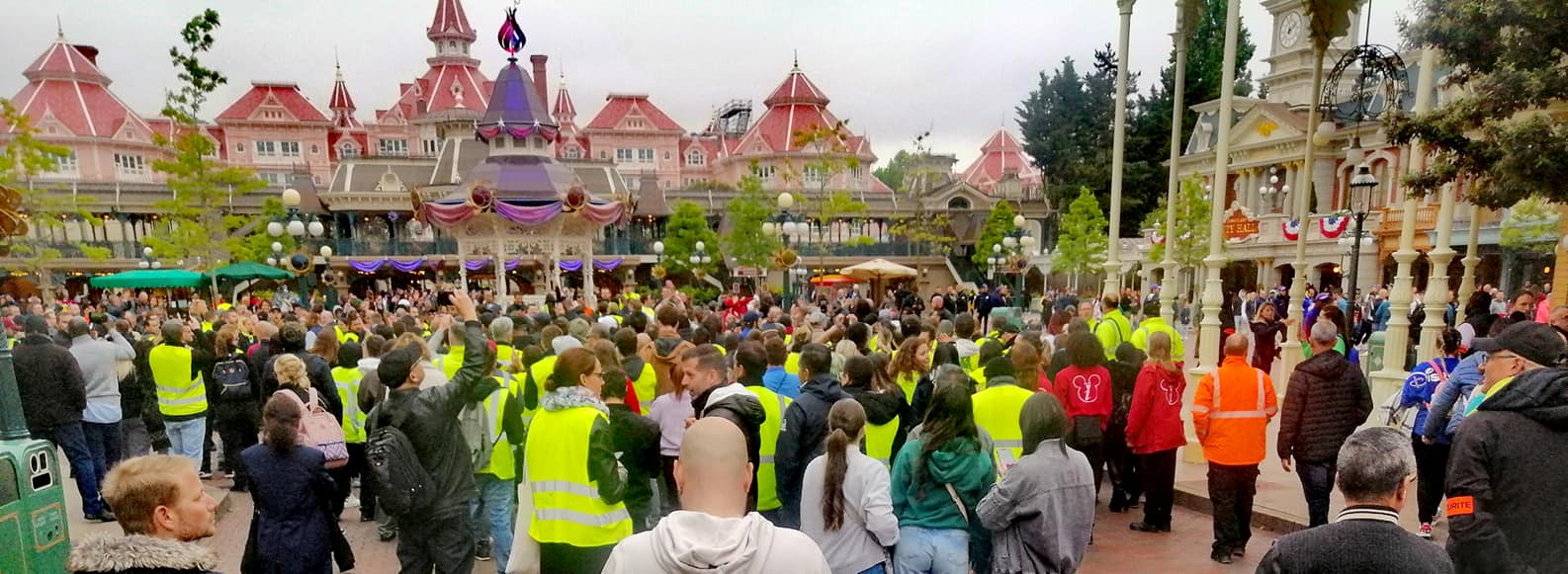 Grève pour les salaires à Disney : face à la mobilisation massive, la direction menace les grévistes