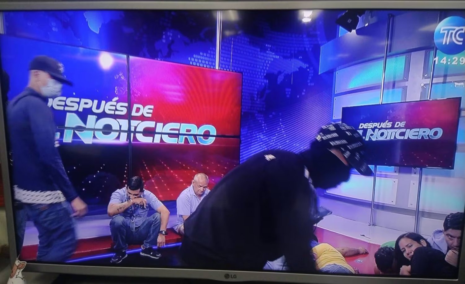 Crise en Équateur : une chaîne de TV attaquée, le président appelle à une intervention militaire