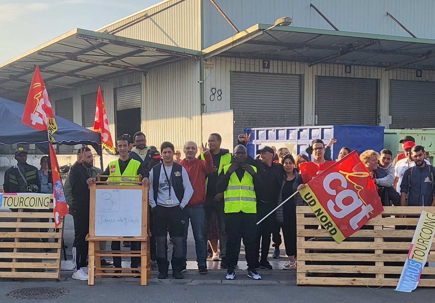 Emmaüs Tourcoing : 22 jours de grève pour les conditions de travail et la régularisation