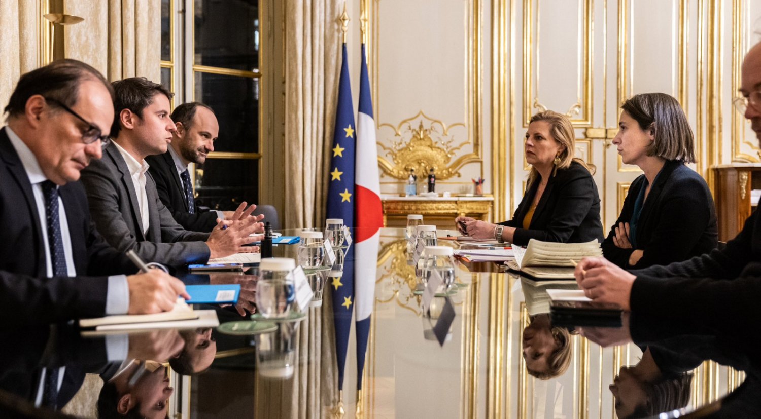 Dialogue social : malgré les nouvelles attaques, les directions syndicales toujours au chevet de Macron