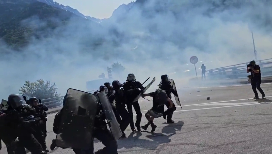 « Une cinquantaine de blessés graves » : l'Etat réprime la manifestation écolo contre le projet Lyon-Turin 