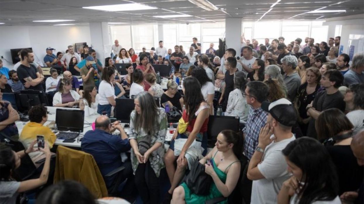 Argentine : les travailleurs de la presse s'organisent contre les privatisations promises par Milei