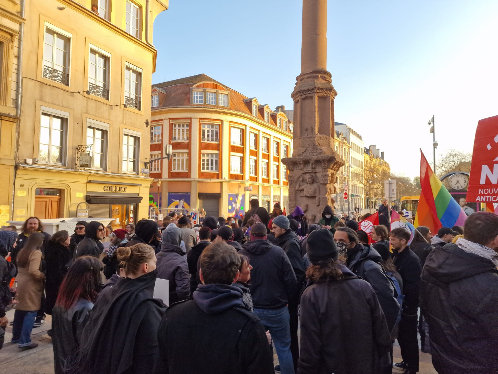 200 personnes rassemblées à Metz face aux intimidations de l'extrême-droite contre Bilal Hassani
