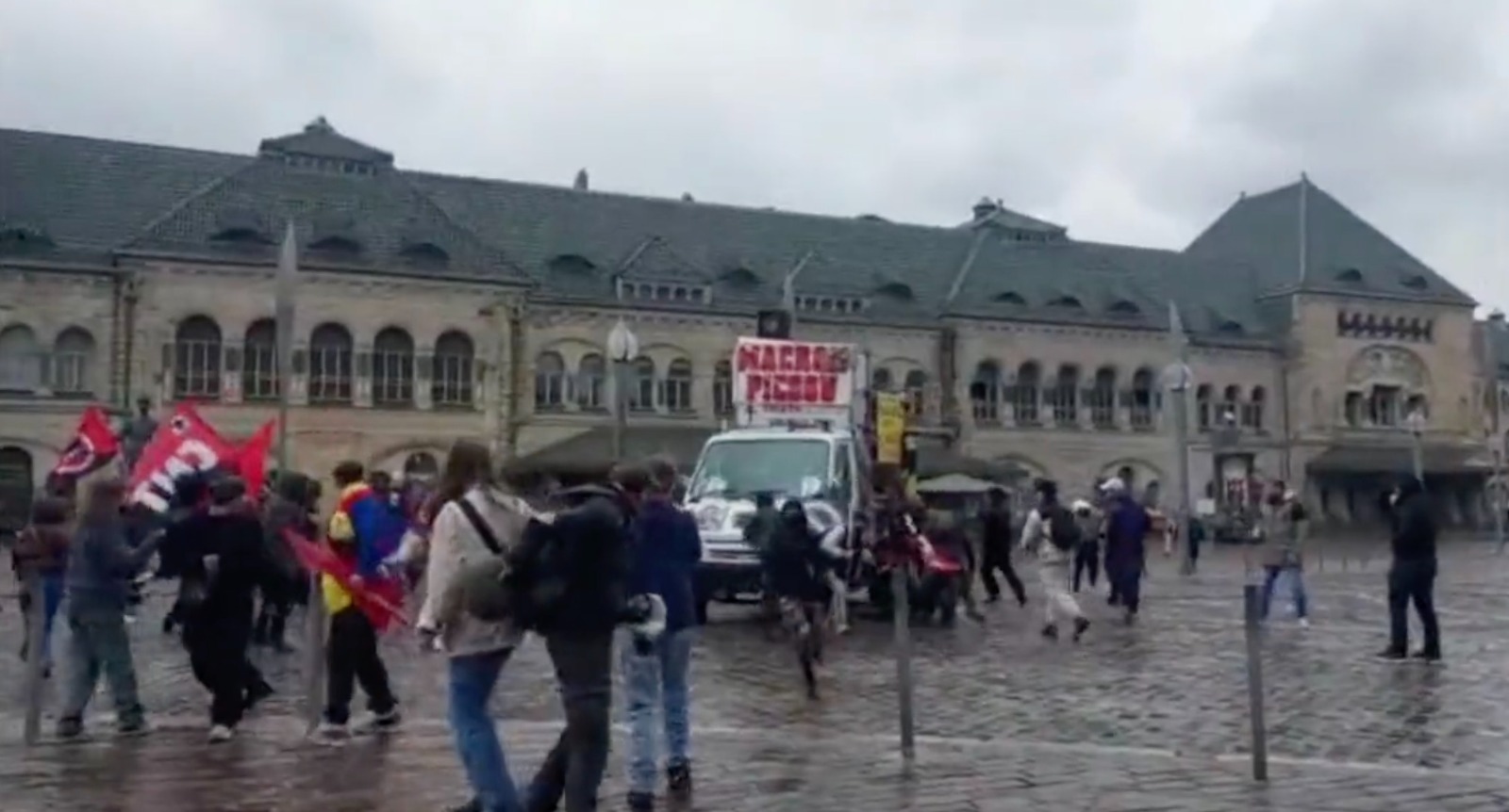 L'extrême-droite fonce en camion sur des manifestants à Metz : « ils ont voulu nous écraser »