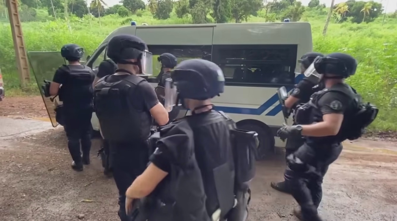 Opération Wuambushu : la police tire à balles réelles face à des jeunes à Mayotte