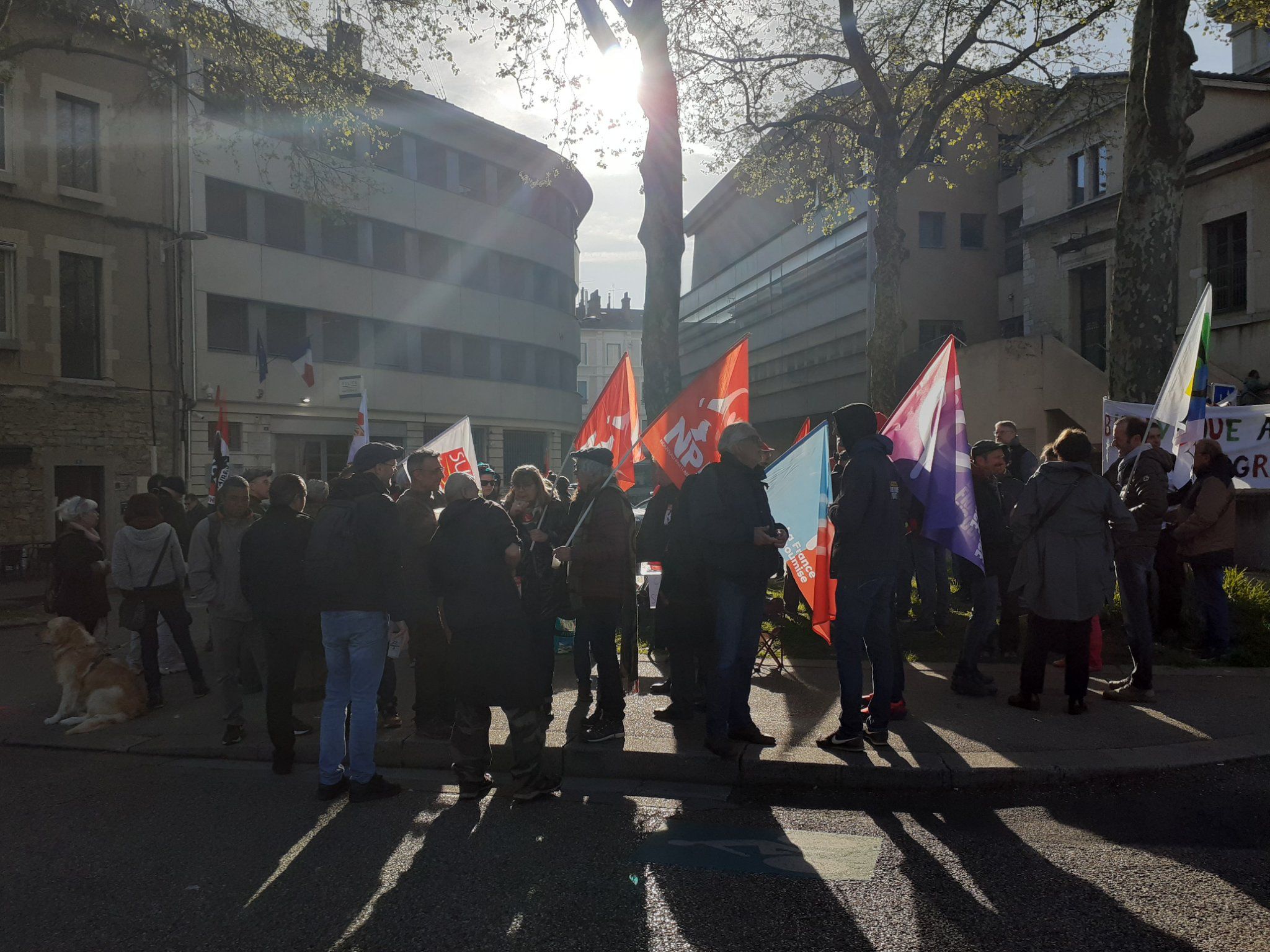 Bourg-en-Bresse. Convoqués par la police pour avoir repoussé le RN d'une manif : soutien aux cinq syndicalistes !