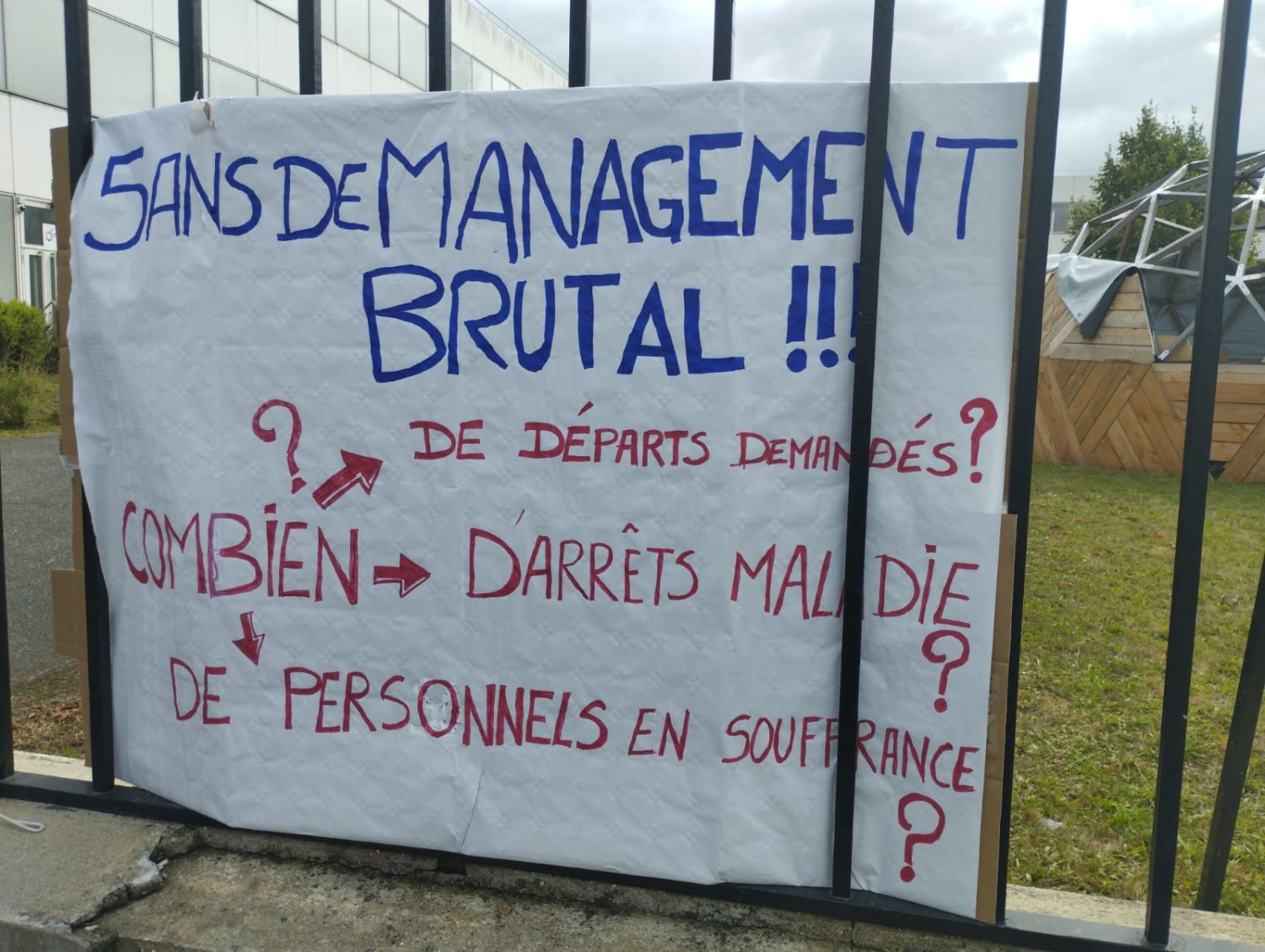 Au Mans, les professeurs en grève lors de la rentrée contre « un management désastreux et malfaisant »
