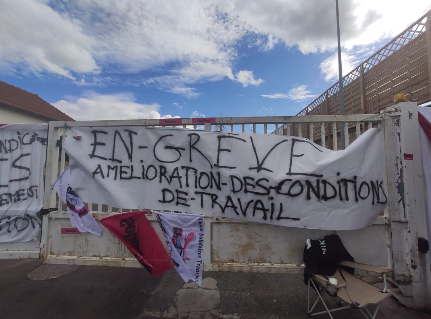 8ème jour de grève chez Keolis : la direction refuse de négocier, les grévistes s'adressent aux usagers