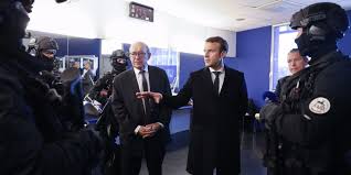 A Nantes, Emmanuel Macron s'affiche avec les forces du RAID