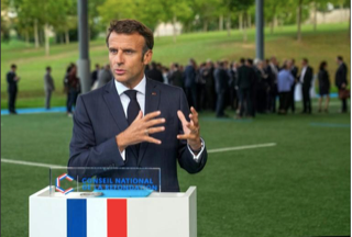 CNR. Isolé, Macron promet consultations et référendums pour endormir les classes populaires