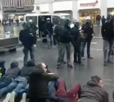 Mobilisation en hausse à Lille : la police oblige des Gilets Jaunes à se mettre face contre sol