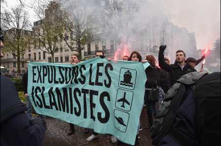 [Vidéo] A Lille, les identitaires repoussés d'un rassemblement en hommage aux victimes des attentats