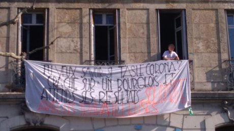 Répression. Quand la police intervient à domicile pour retirer des banderoles aux fenêtres à Paris, Marseille et Caen