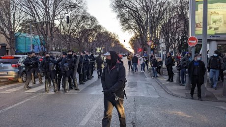 Reconquête à Marseille : la police réprime une manifestation antifasciste et défend l'extrême-droite