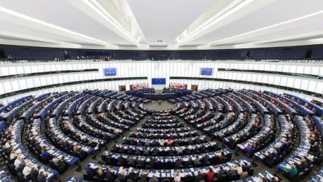 L'UE rejette le durcissement proposé par la France, mais légalise l'espionnage des journalistes