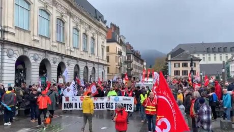 Chambéry : un manifestant du 1er mai lourdement condamné pour « outrage au drapeau »