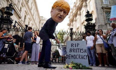 Crise au Royaume-Uni : la Reine approuve la demande de Boris Johnson de suspendre le Parlement