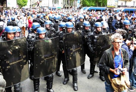 Evénements annulés, déploiement de la police : pour Macron, le 14 juillet ne sera pas une fête