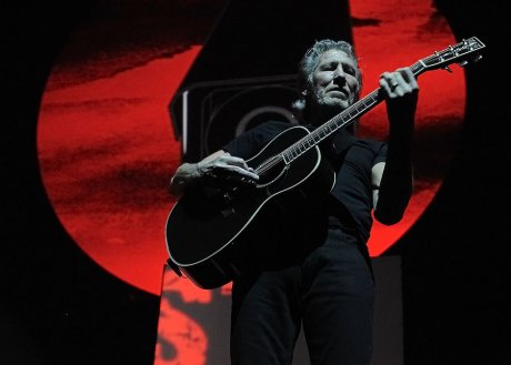 Anticapitaliste, antiguerre, contre les violences policières : Roger Waters enflamme Bercy
