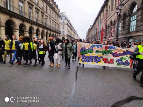 Comité Adama, cheminots, étudiants... et Gilets Jaunes : l'autre cortège de la manifestation parisienne