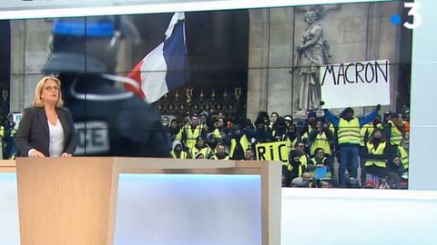 Bienvenue en macronie : France 3 retouche la photo d'une pancarte anti-Macron
