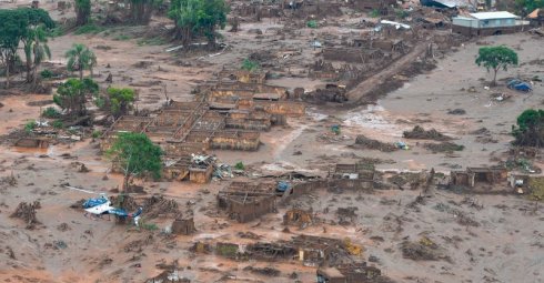 Une catastrophe environnementale au Brésil et l'hypocrisie des chefs d'État