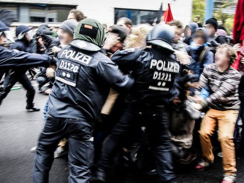 Berlin : répression des activistes qui bloquaient une manifestation raciste anti-migrants