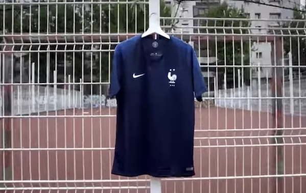Les maillots de l'équipe de France vendus 140€ sont produits pour 3€ en Thaïlande