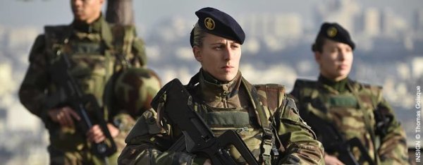 Plus de femmes à l'armée. L'émancipation en marche ? 