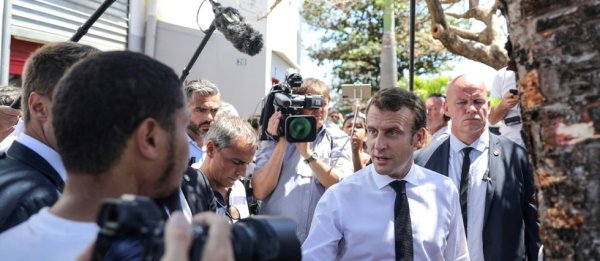 La Réunion : sous bonne escorte policière, Macron prévient : "sur la vie chère, il n'y a pas de recette miracle" 