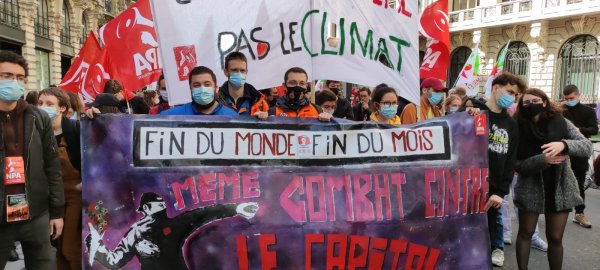 Quand les raffineurs s'invitent à la manif climat : "Il y a urgence : allions-nous devenons révolutionnaires" 