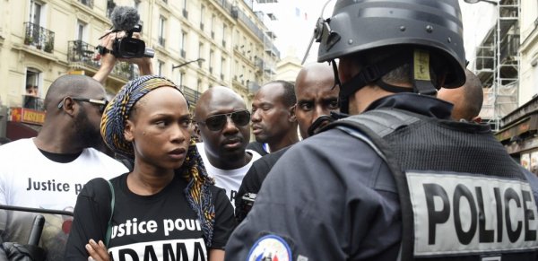Assa Traoré convoquée au commissariat de police : l'acharnement continue