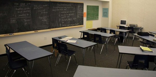 Flicage des précaires : le Sénat veut la fin des allocations en cas d'absentéisme scolaire