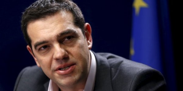 Main dans la main, Syriza et le Parlement grec ont voté un nouvel ajustement, réduisant de 20 % les retraites