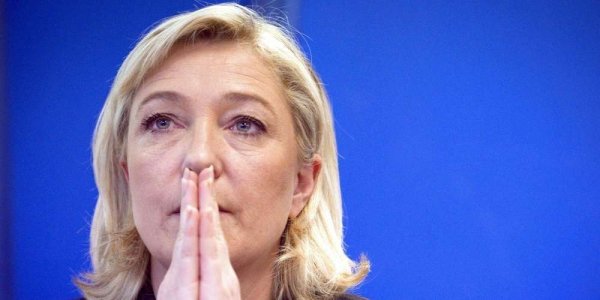 Quand Marine Le Pen veut sauver la démocratie (et son compte en banque)