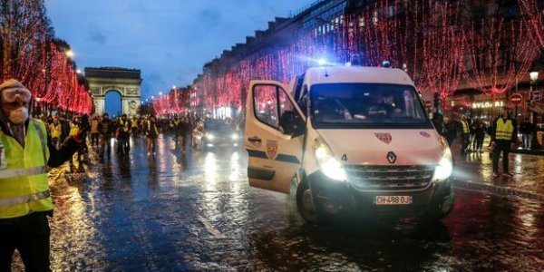 Acte VI : Les Gilets jaunes reprennent le contrôle des Champs Elysées