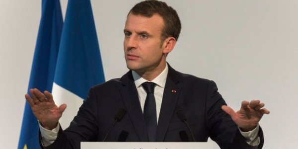 En plein grand débat, Macron sort le tapis rouge pour 150 patrons à Versailles !