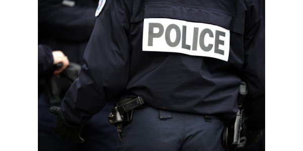 Isolement surveillé : Macron prévoit un contrôle policier des malades du Covid