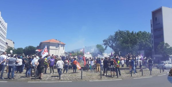 Grève au CHU Pellegrin. Environ 500 personnes devant l'hôpital bordelais